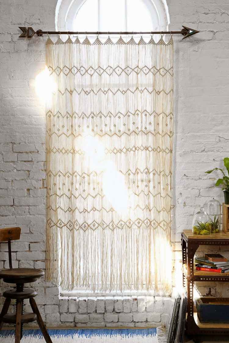 virkade gardiner-modern-romantisk-hippie-makrame-tegelvägg-vit
