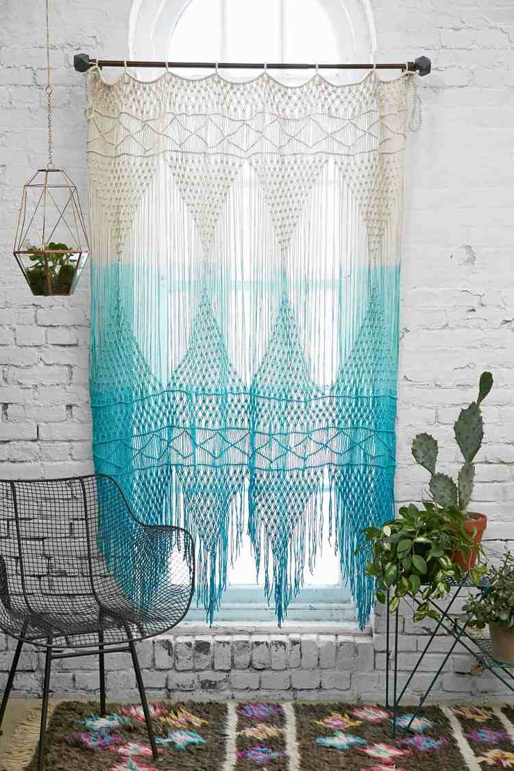 virkade gardiner-modern-romantisk-hippie-makrame-vit-turkos-ombre-tegelvägg