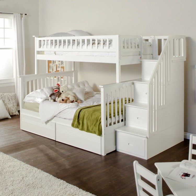 modern-loft-sängar-vit-romantisk-räcke-trä-vit-färg-parkett-mörk-gäst säng-idé