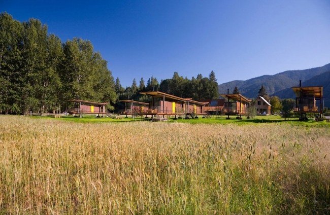 Stugor på rullar i dalen Camping turism-rullande hyddor-OSKA arkitekter
