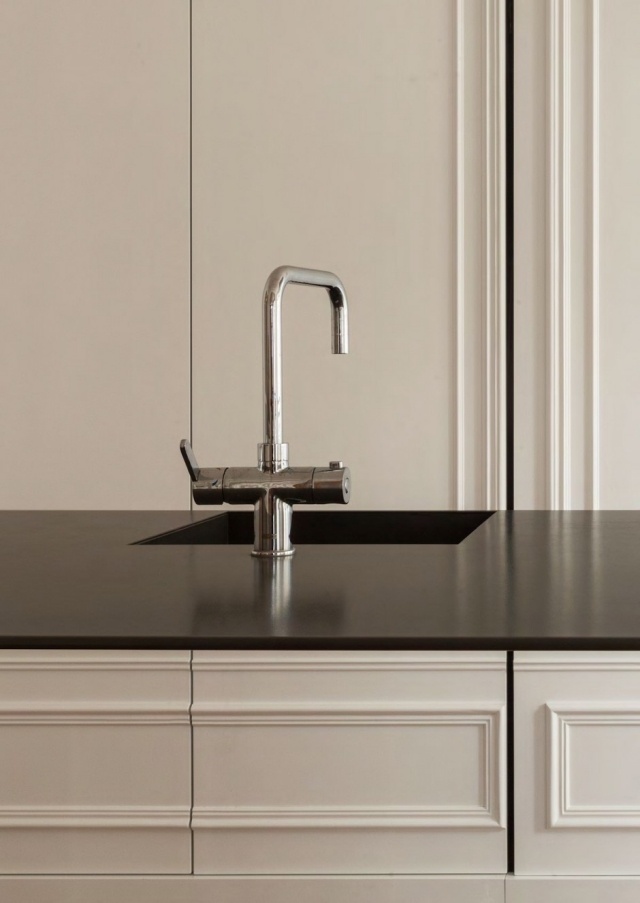 design-kök-tunna linjer-kök-ö-kran
