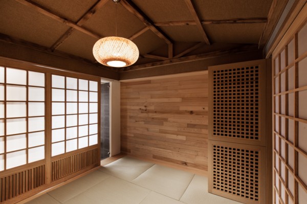 vardagsrum hus japansk modern minimalistisk belysning trägolv