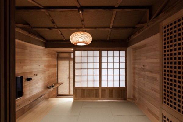 vardagsrum hus japansk bambu träpanel belysning inredning trendig