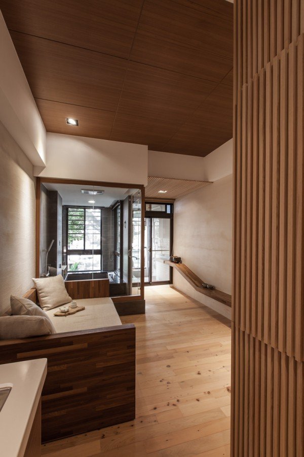 japansk hus soffa golvbeläggning väggbeklädnad bambu taklampa modern design
