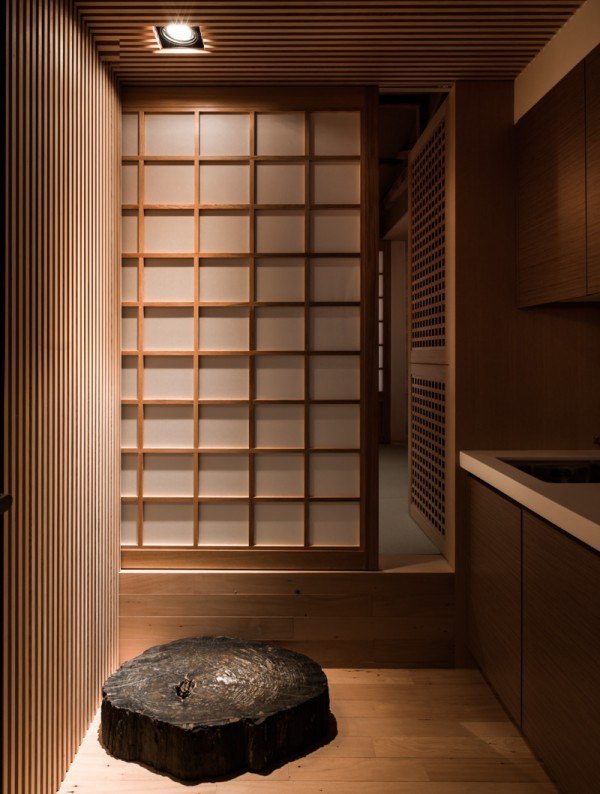 hus japanskt kök inredning design mellanvägg golv trä modernt