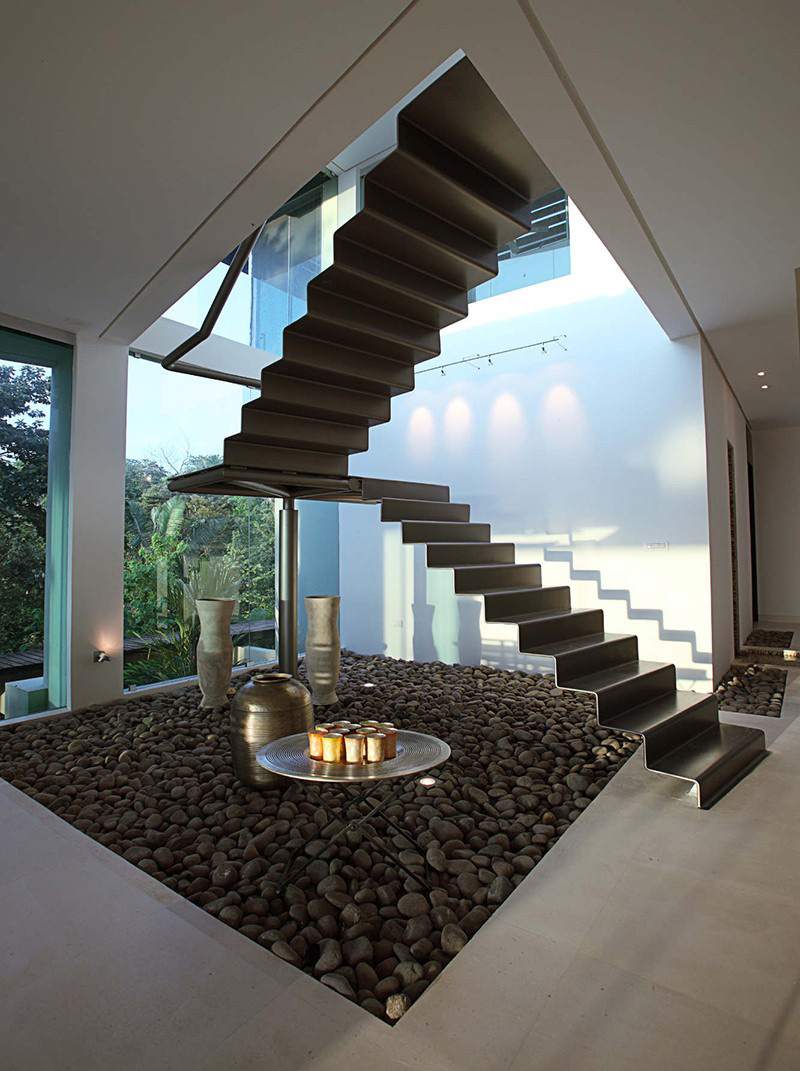 Modern-interiör-trappor-hus-hall-fönster-eco-studio