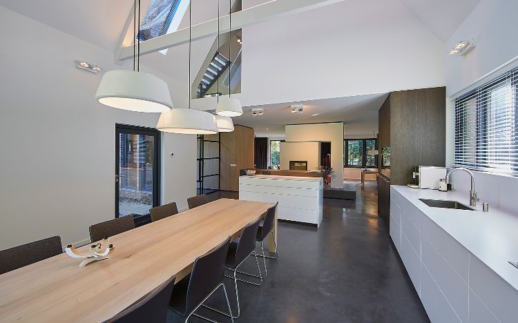 designa ett kök utan väggskåp väggskåp väggskåp praktiska idéer funktionell minimalistisk vit köksö