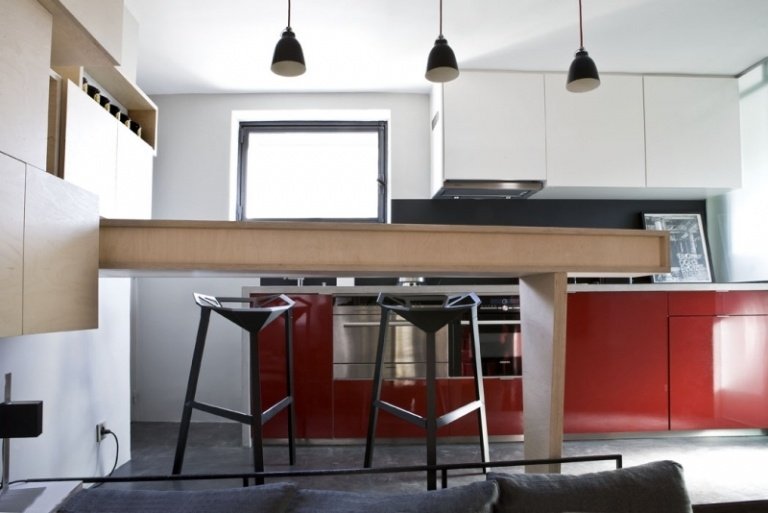 modern-kök-svart-vit-röd-trä-disk-modern-barstol