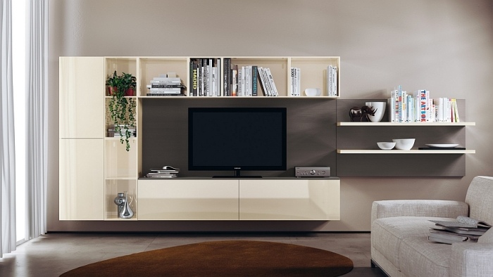Förvaringsvägg-kombinerad-med-hyllor-vardagsrum-möbler-italiensk-design