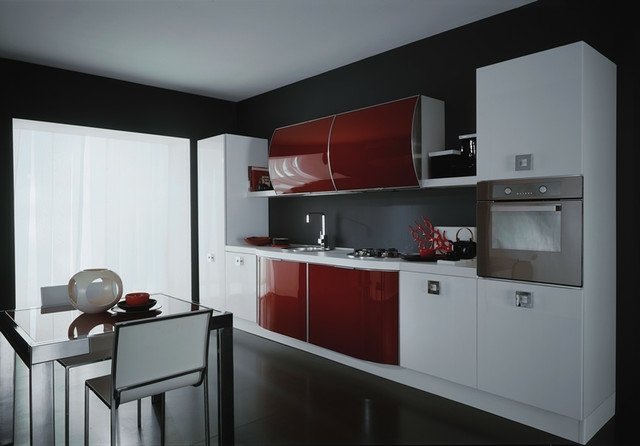vit röd färg inbyggda vitvaror svart kök bakvägg