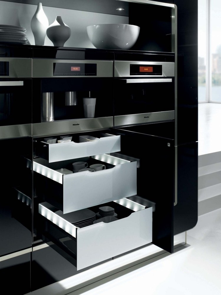 modern-kök-utrustning-hi-tech-minimalistisk-svart-teknik-köksutrustning-rostfritt stål