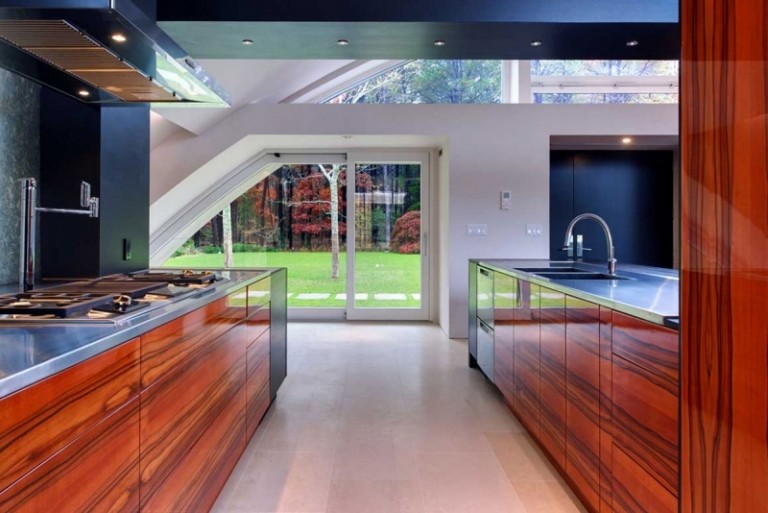 modern-kök planering-kök ö-stål platta-marmor-bakvägg