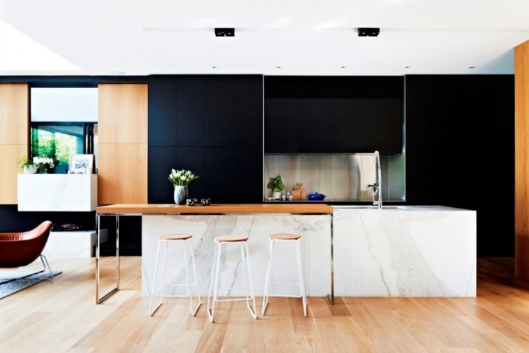 modernt-kök-planering-marmor-fronter-mörkt-trä fronter