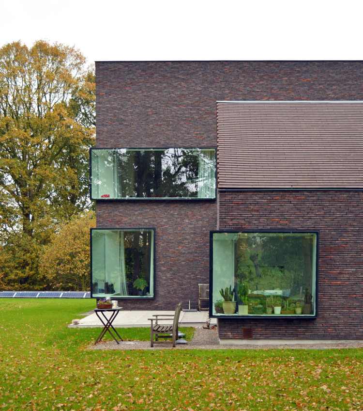 Modern klinker tegel fasad-enfamiljshus-panoramafönster-kakel-tak