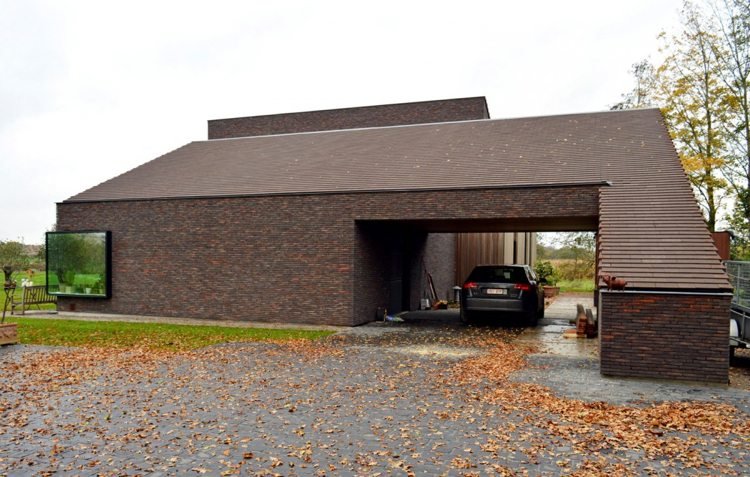 modern-klinker-fasad-garage-trädgård-innergård-tegel-tegeltak
