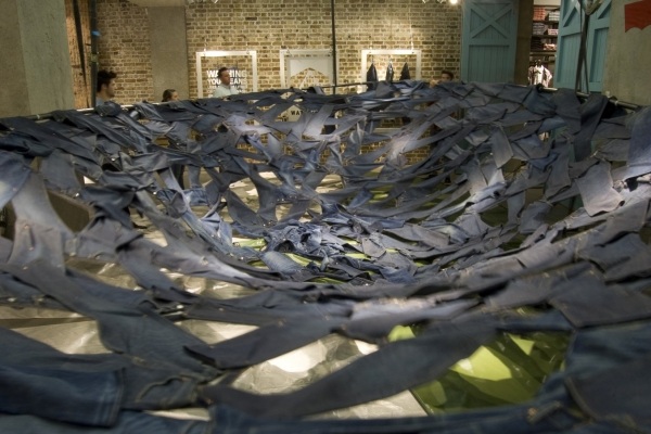 100 jeans par modern installation London