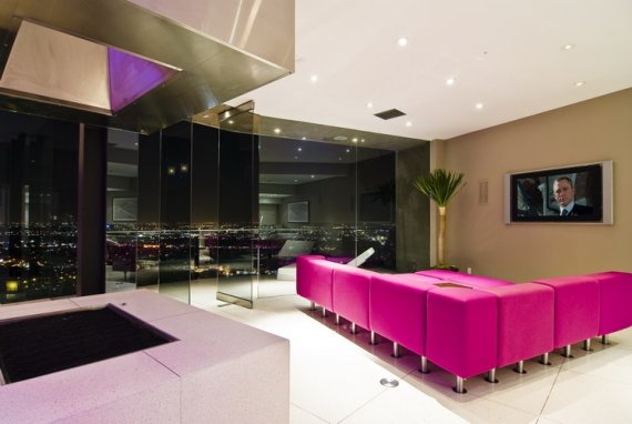 modernt loft lägenhet bader hus rosa soffa vardagsrum