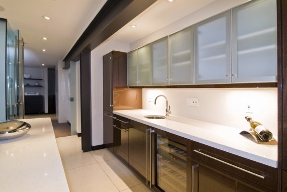 modern lägenhet bader hus kök i brunt vitt