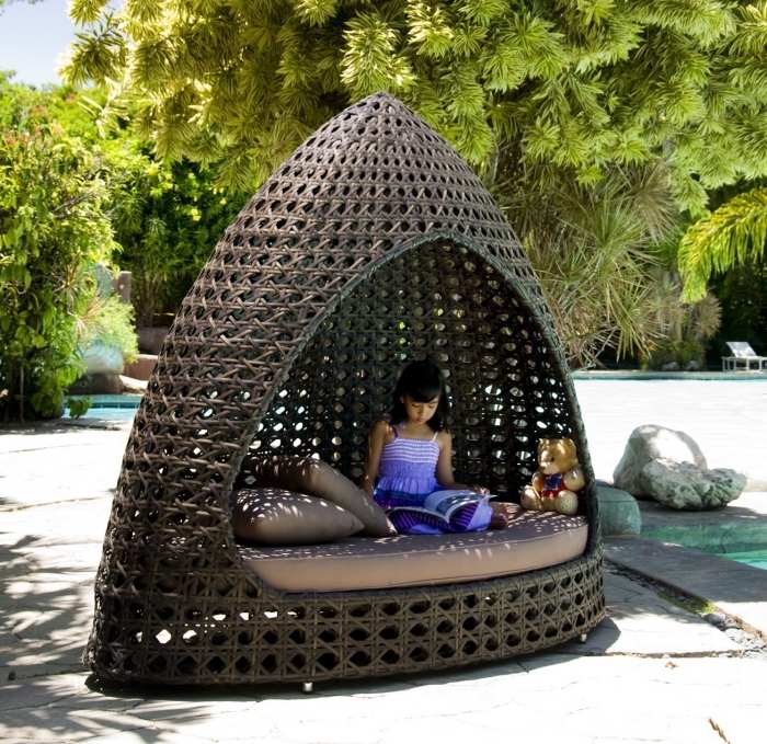 trädgårdsmöbler-korg-lounge-soffa-med-baldakin-kokong-design