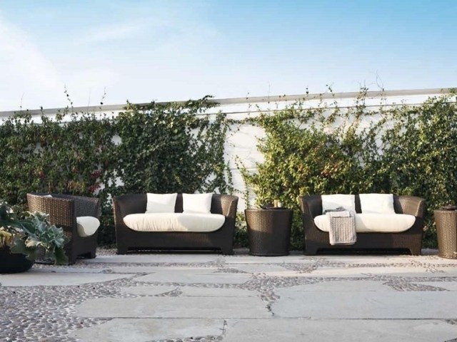 lounge utemöbler polyrattan soffa sidobord fåtölj agora
