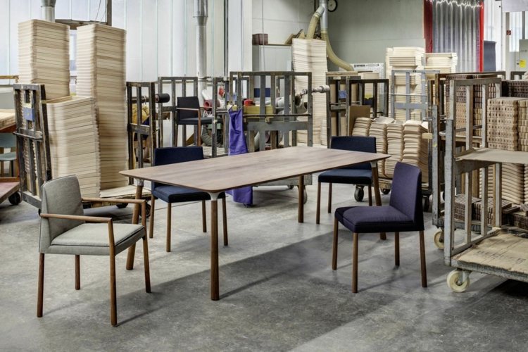 Massivt trä matsal möbler thonet modern design stolar klädsel lila