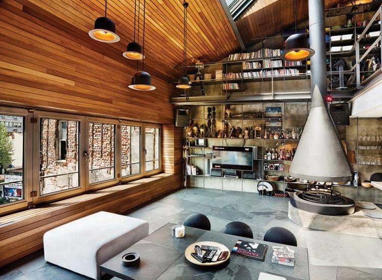 modern-takvåning-lägenhet-vardagsrum-grå-varm-trä
