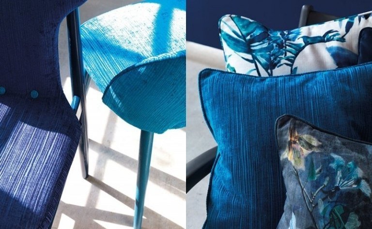 moderna klädsel-gardiner-möbler-blå-mönster-tryck-blommiga-kuddar-stolar-relief
