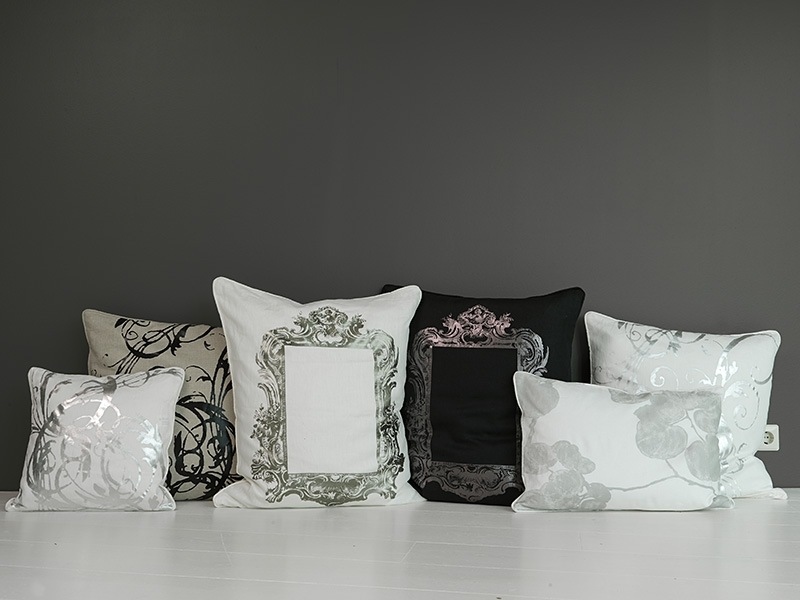 moderna klädsel-gardiner-möbler-svart-vita-kuddar-mönster-original-grå-silver