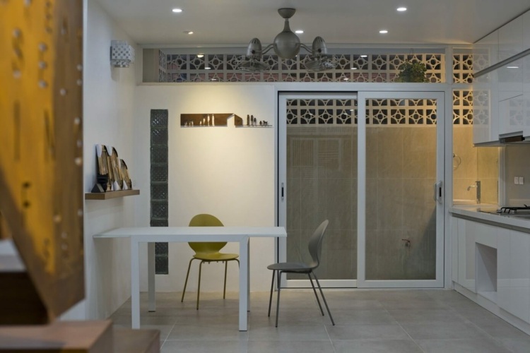 Moderna rumsdelare-kök-matsal-skjutdörr-vägg-dekoration-golvplattor