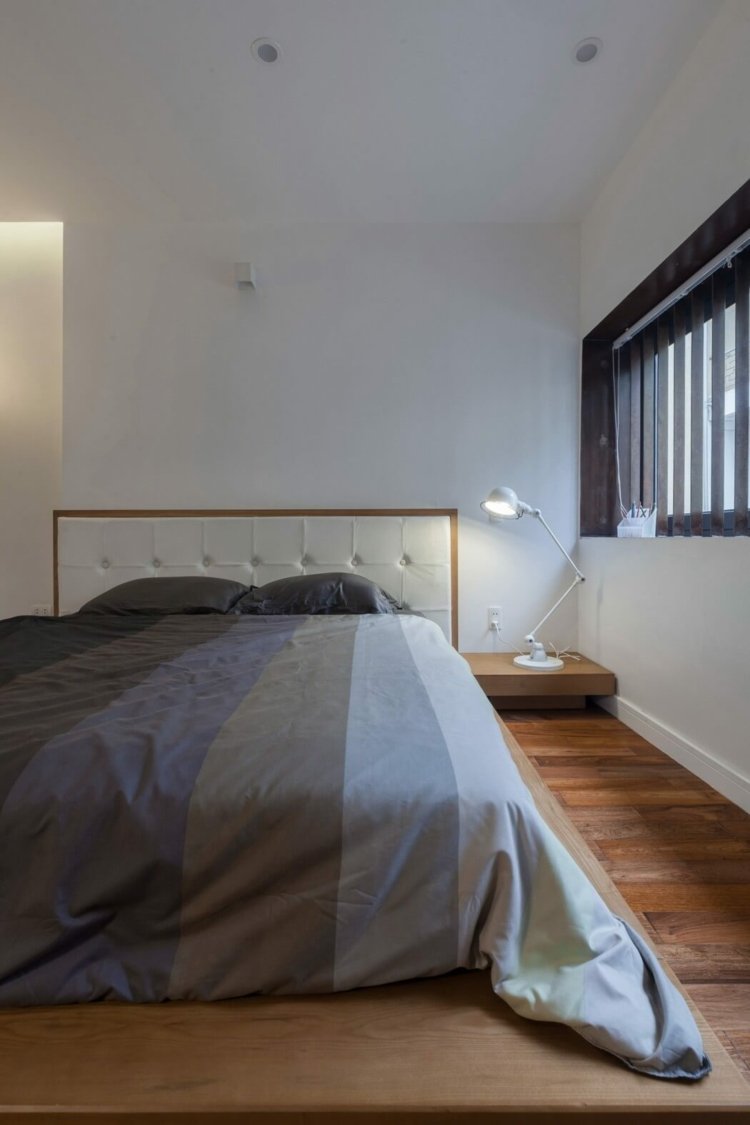 Modern-rum-avdelare-sovrum-säng-sänggavel-fönster-golvbräda