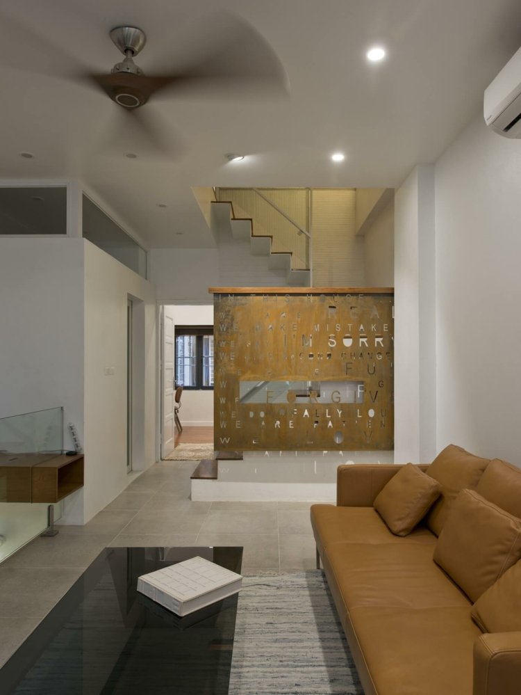 Moderna rumsavdelare vardagsrum-trappor-räcken-cortenstål-lädersoffa
