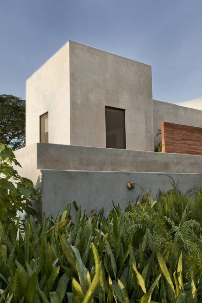 Betonghus hacienda kolonialstil trädgårdar geometriska platt tak