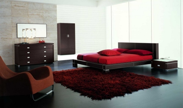 modernt sovrum inredning rödbrun flokati matta
