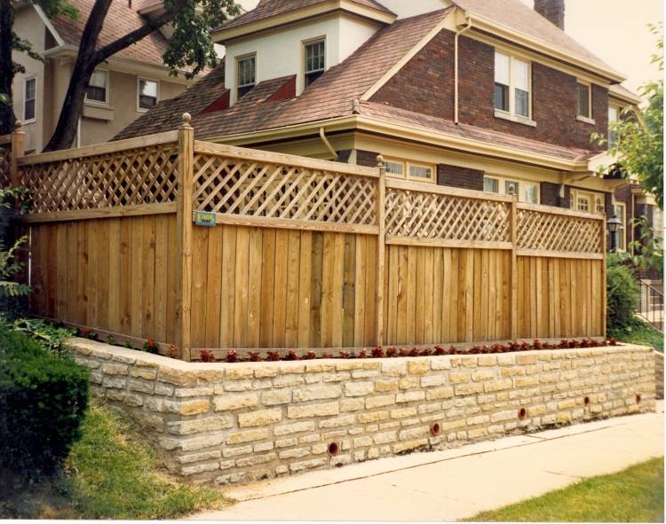 modernt-integritetsskydd-element-trä-lanhaus-äkta trä-massivt staket