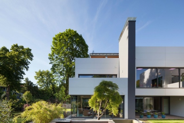 Arkitekturdesignidéer minimalistiska två byggnadsvolymer