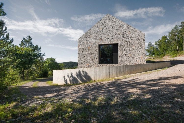 modern sten fasad minimalistiskt hus natur sluttning