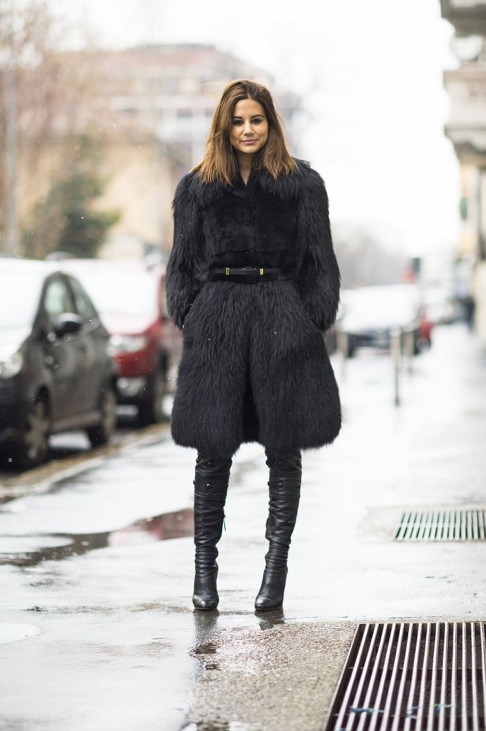 lyxiga-vinter-rockar-päls-av-Christine-Centenera-läder-stövlar-overknees