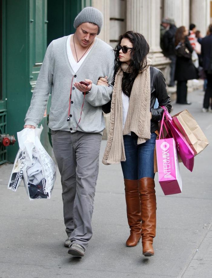 jenna-dewan-styling-with-boots-overknees-cognac-brown-smooth skinn-stickad halsduk