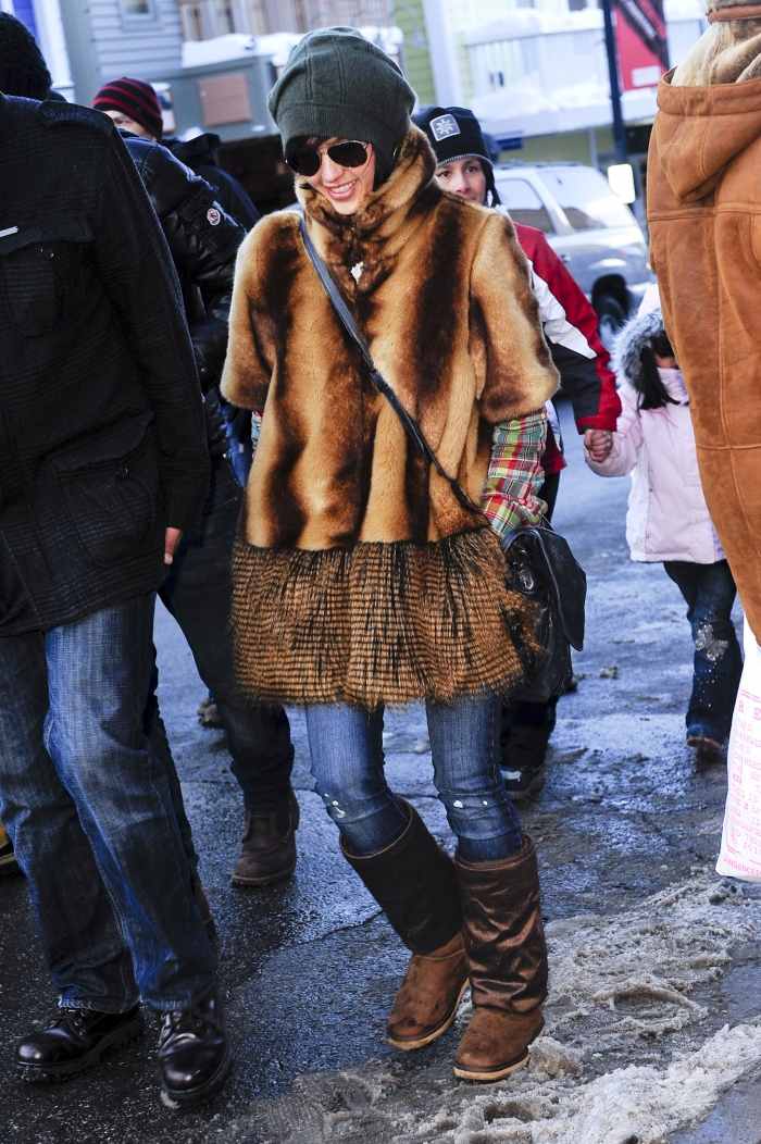 vinter-stövlar-trend-för-kvinnor-brun-velour-päls-vinterrock-jessica-alba