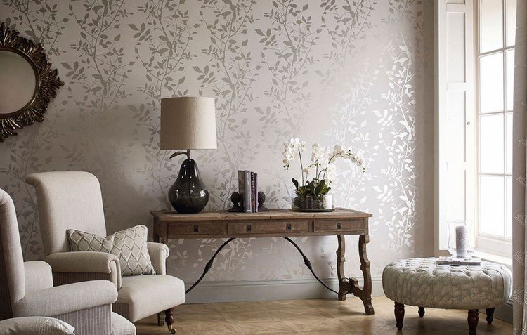 moderna tapeter till vardagsrummet idéer blommotiv i silver