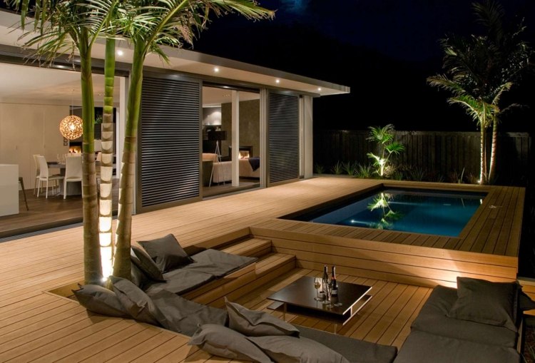 terrass-design-bilder-golv-sjunkna-sittande-hörn-grå-kuddar