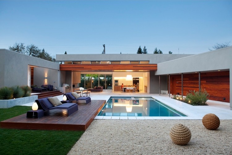 trädgård design-pool-terrass-designer-solstolar