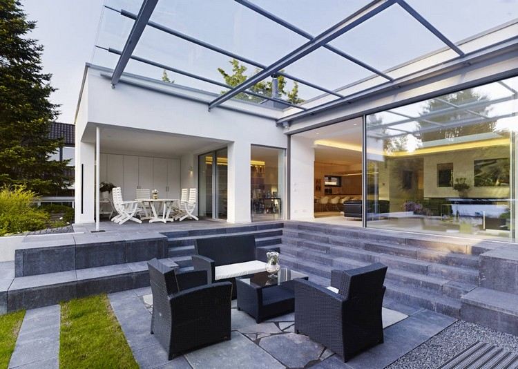 modern-terrass-tak-idéer-stål-stöd-struktur-glas-tak