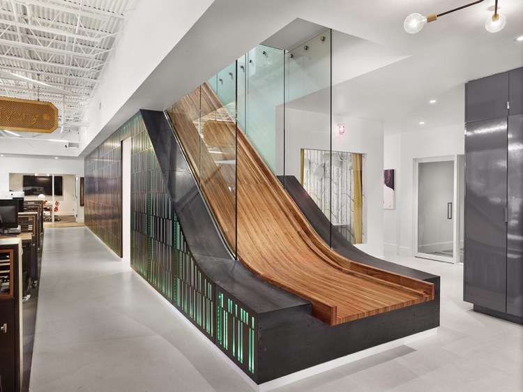 moderna-trappor-barn-rutschbana-design-trä-kontor-glas-räcken