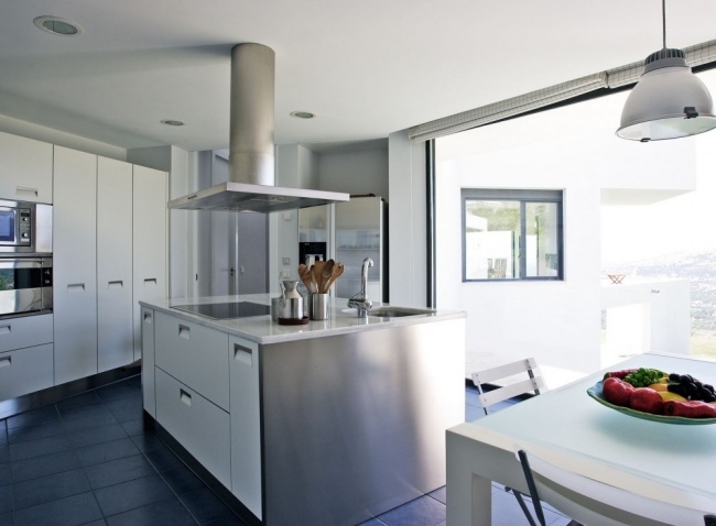kök minimalistiskt el viento modernt hus på marmorsten