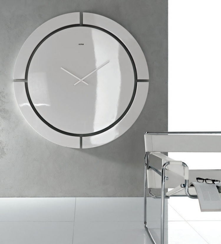 modern-vägg-klocka-rund-högblank-vit-Alivar