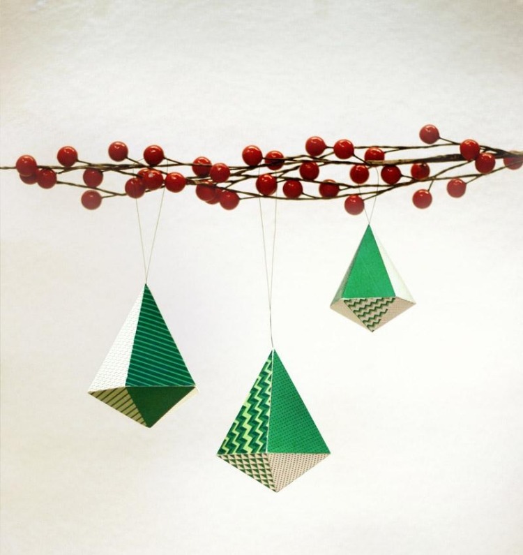 juldekorationer-gör-det-själv-pyssel-moderna-papper-ihåliga-kropp-figurer-geometriska-pyramid-grön
