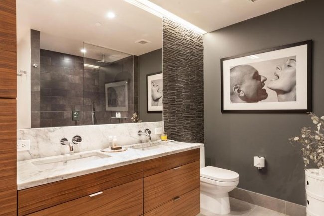 lägenhet new york badkar träskåp marmor bänkskiva