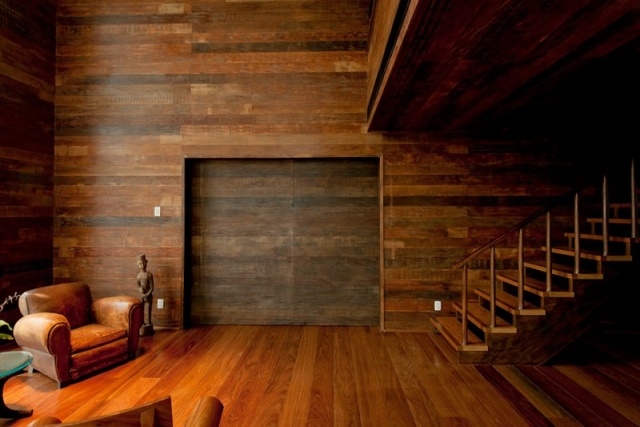 golv trä läder soffa vardagsrum möbler trappor väggbeklädnad