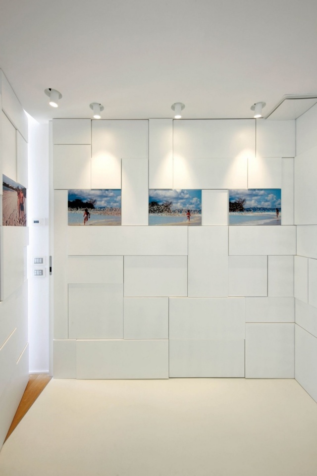 hall-design-3d-vägg-paneler-dörr-dold